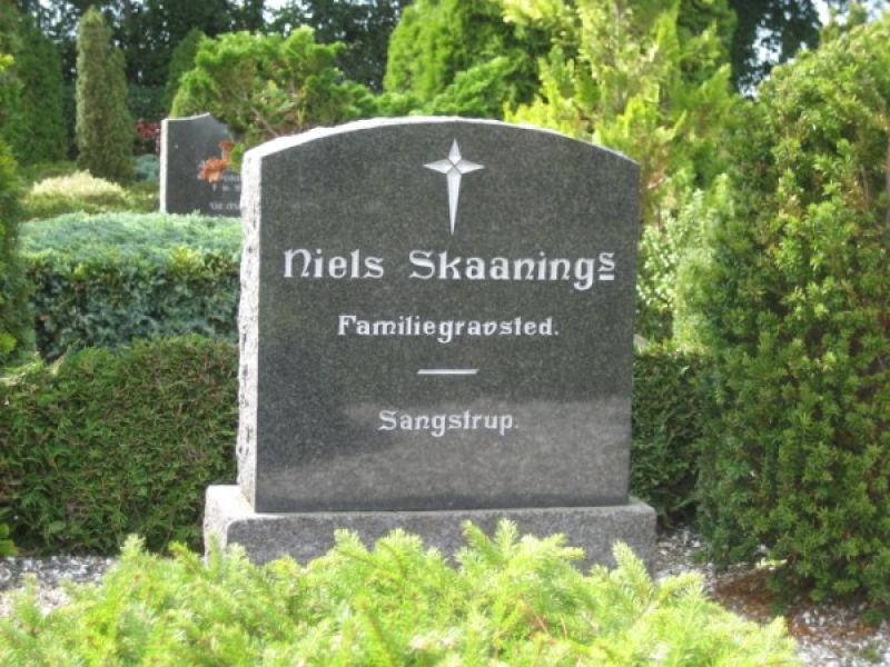 Niels Skaaning's familiegravsted.jpg